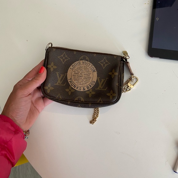 LV Limited Edition  LOUIS VUITTON T&B MINI POCHETTE POUCH - Picture 2 of 9